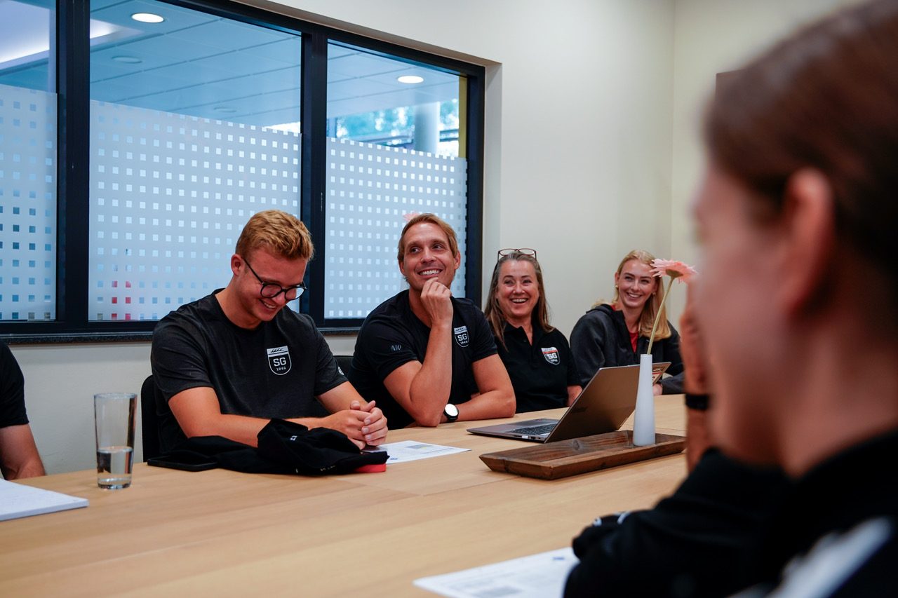 Team der SG Schorndorf bei einer Besprechung